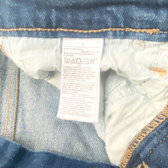 Old Navy High-Rise Distressed Blue Denim Shots and Black Cropped Top Size 6/S - Picture 7 of 16